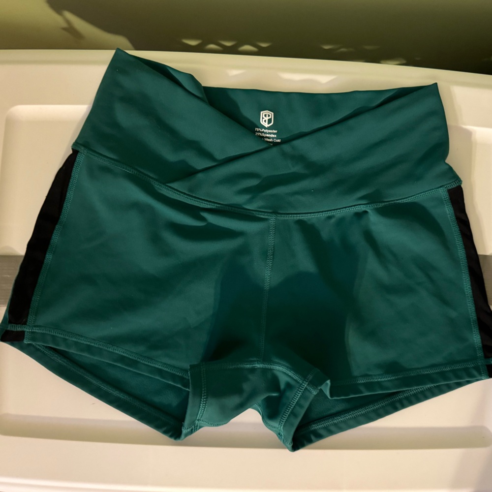 Green born primitive crossover shorts. Worn once. Size l true to size